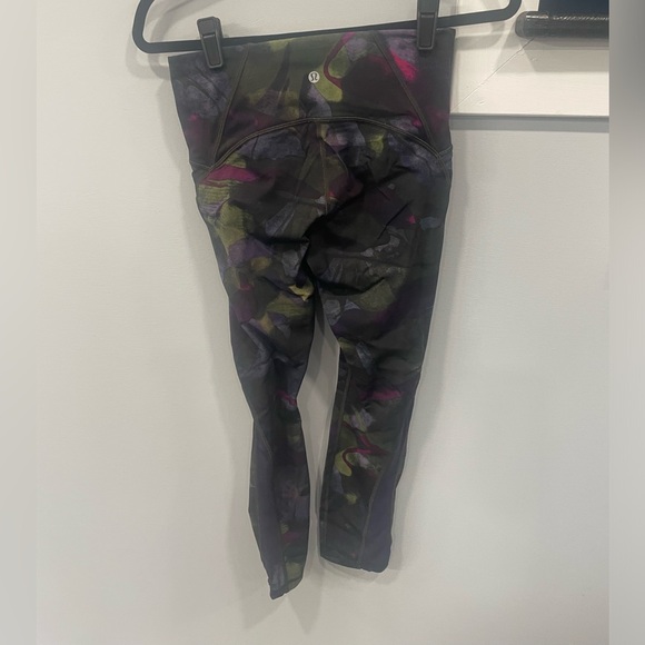 Lululemon tights size 6 - Picture 3 of 6